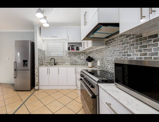 5 BEDROOM HOUSE FOR SALE IN HAGLEY